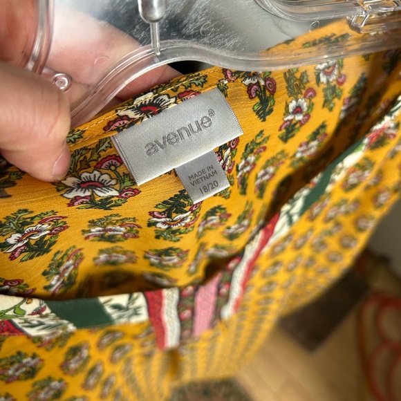 Avenue Floral Yellow Top Plus Size 18-20 - Picture 2 of 13